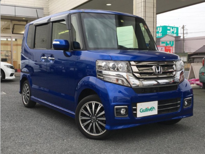 新着☆中古車入荷情報♪　大人気の軽自動車！H29 NBOXカスタム！！！