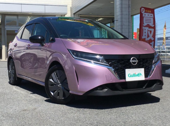 新着中古車入荷情報♪R3　ニッサン　ノート！！かっこかわいい！！ピンクと黒のツートン♪
