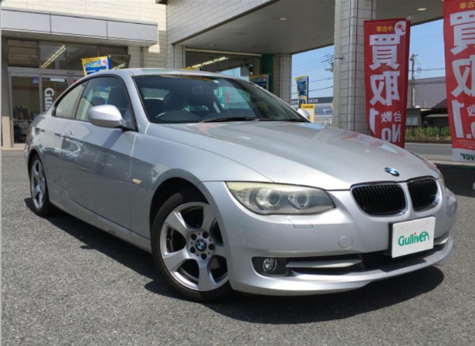 新着！中古車入荷情報☆H22　BMW 320i クーペ☆