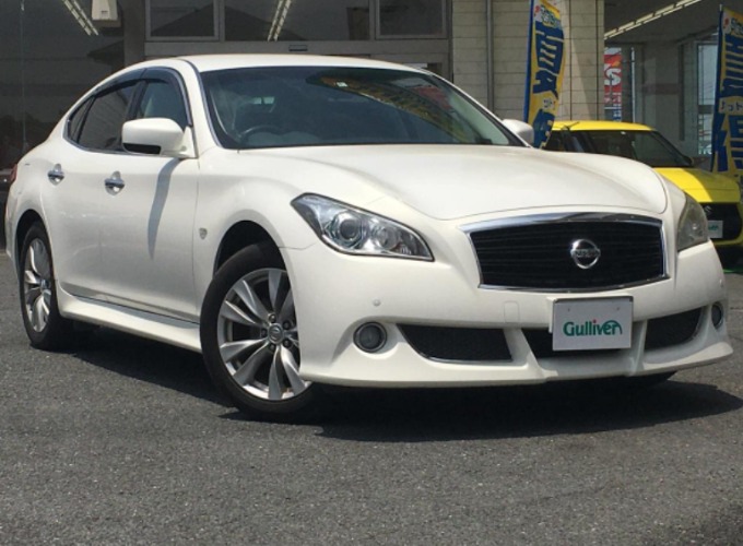 新着☆中古車入荷情報☆H22　ニッサン　フーガ入庫いたしました♪