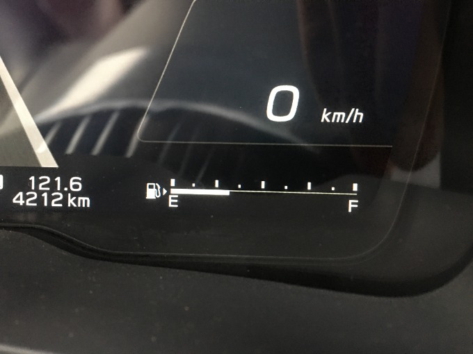 給油口がどちらにあるかド忘れしてしまった場合、矢印をご確認ください！03