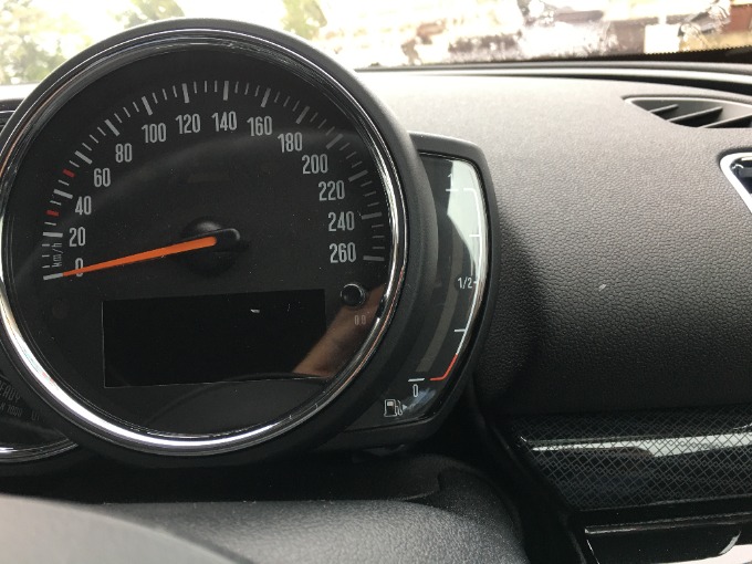 給油口がどちらにあるかド忘れしてしまった場合、矢印をご確認ください！05