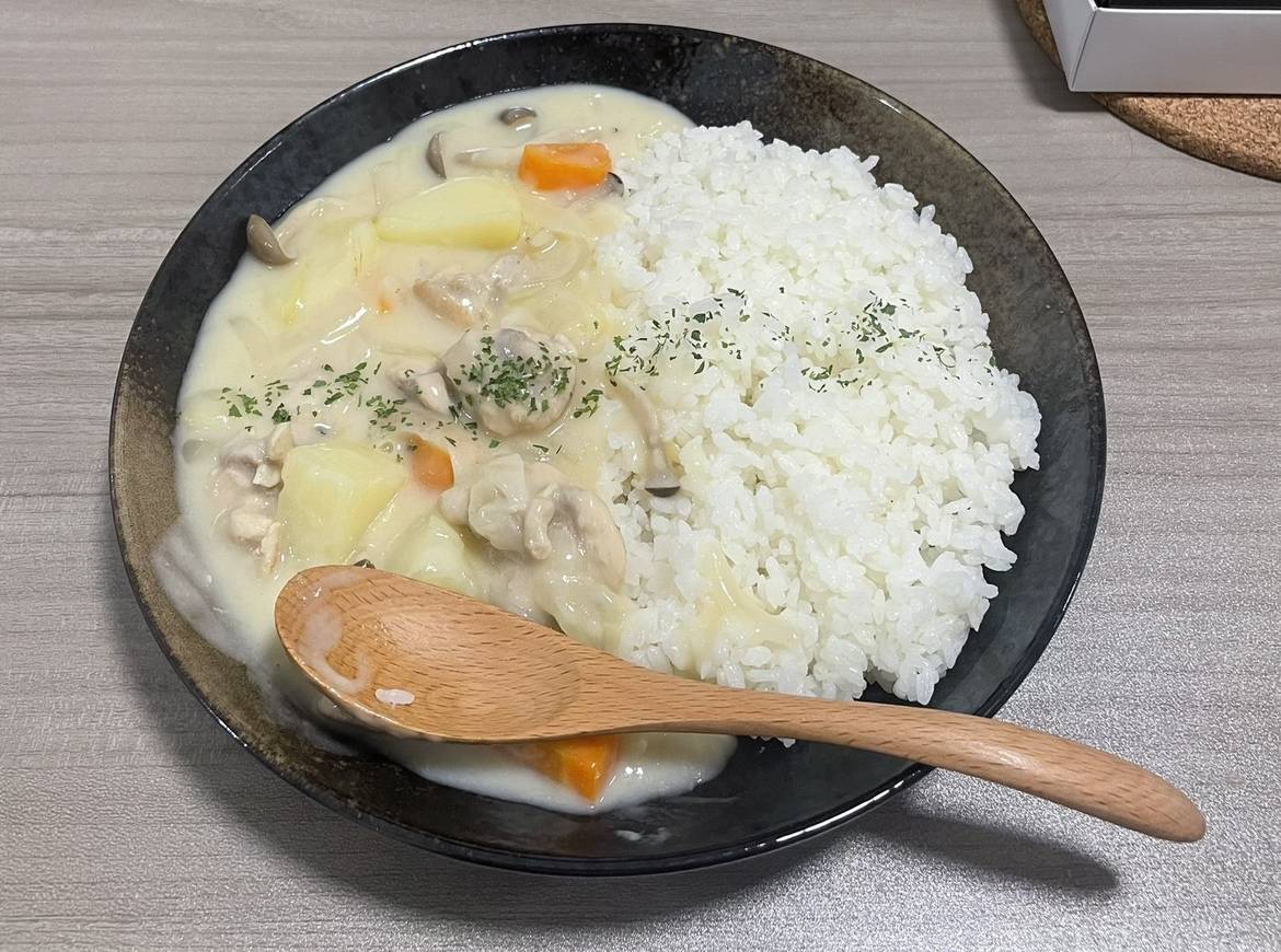 【夏でも美味しい】シチューはかける派？かけない派？