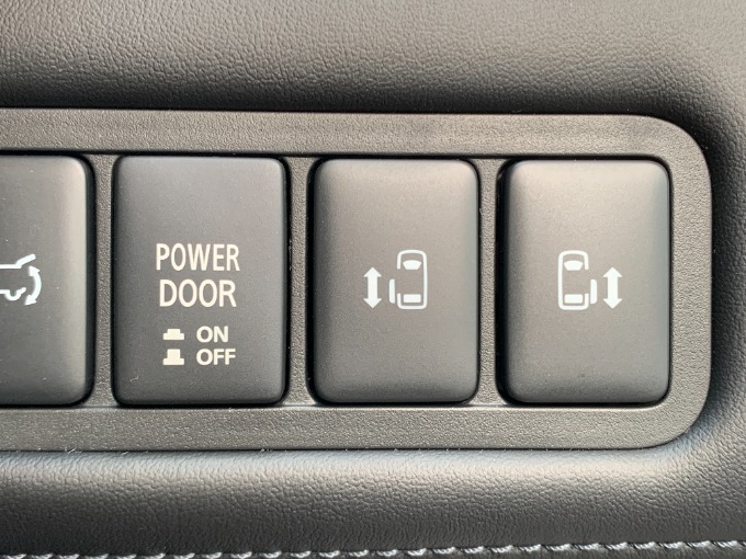 おすすめ車両の紹介♪【中古車・登録済未使用車】SUV・ミニバン02