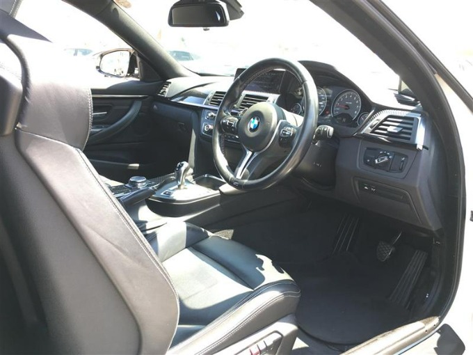 【新着在庫】BMW M4が入荷しました!02
