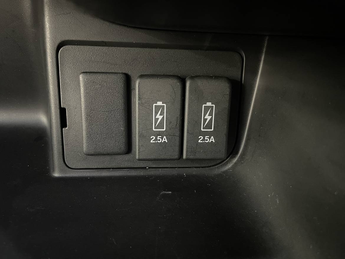 クルマのUSB給電01