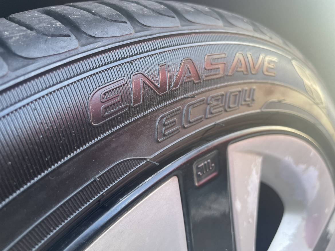 タイヤの色は何故黒い？01