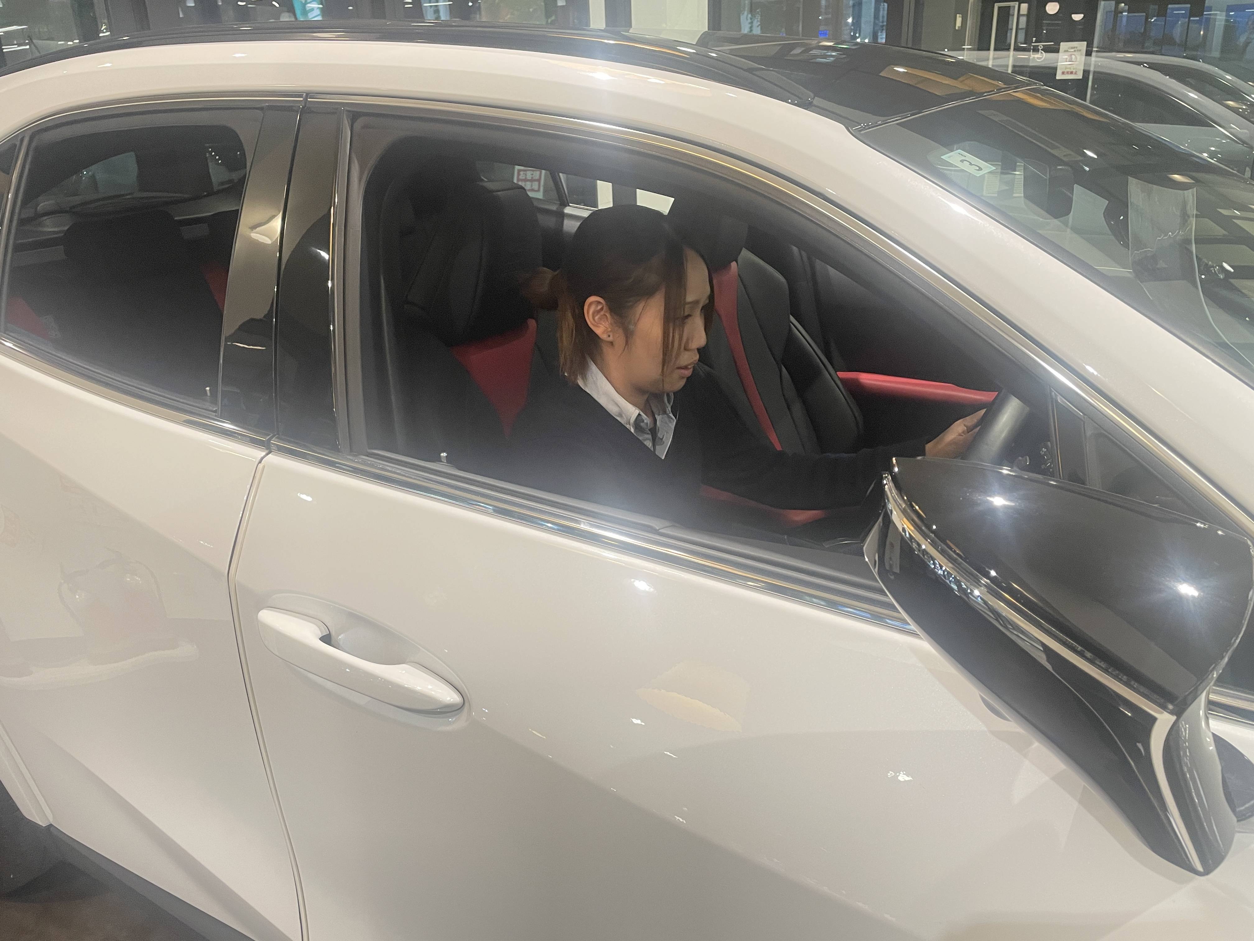 スタッフ紹介　　愛媛の生んだ美人SC