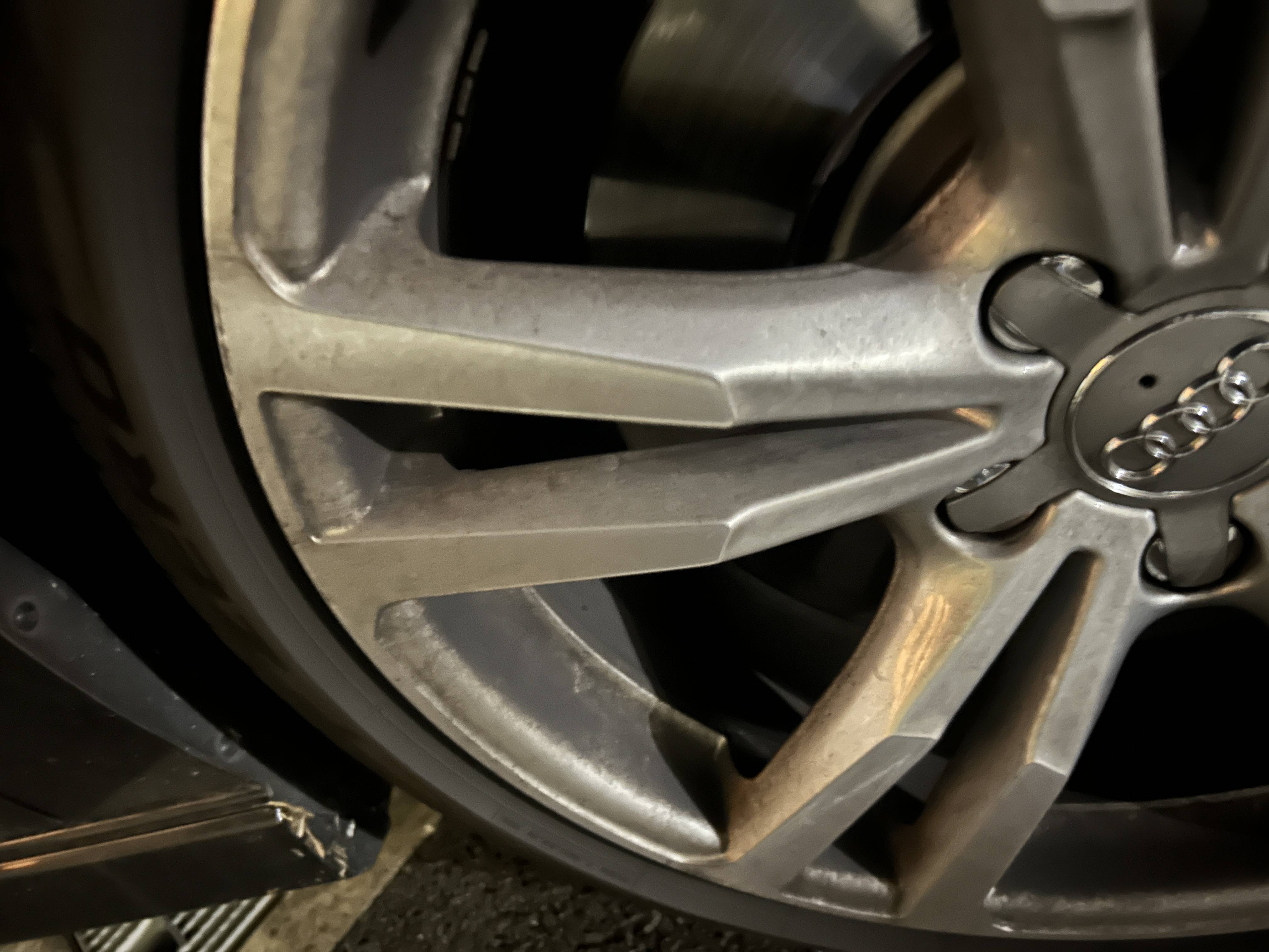 【ホイールコーティング】ブレーキダストのお悩み、、、01