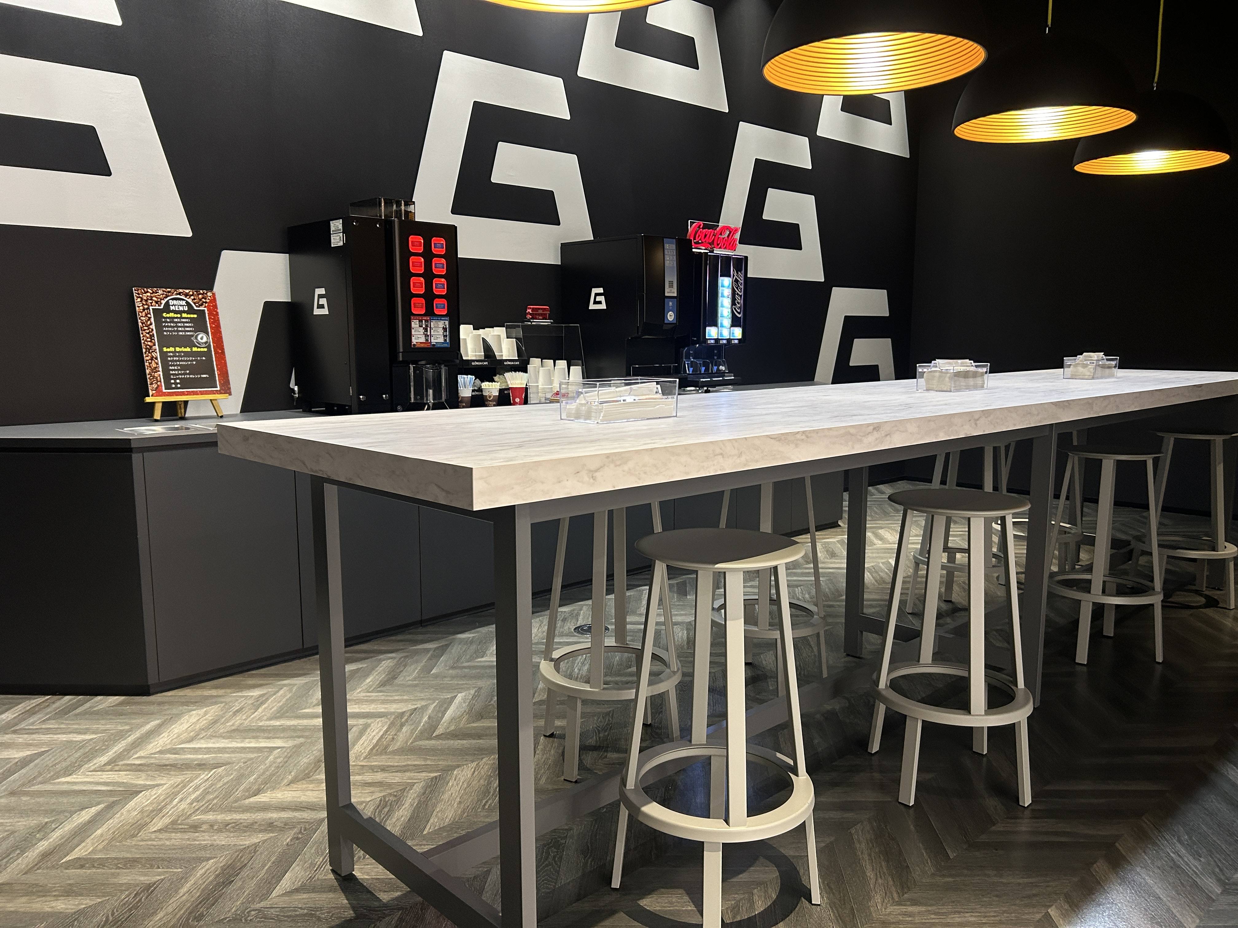 カフェスペースのご案内です01