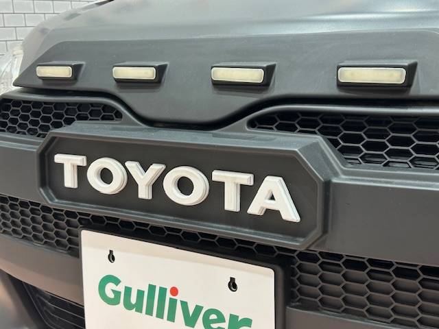 カスタムパーツの、あの「TOYOTA」ロゴって何なの？？