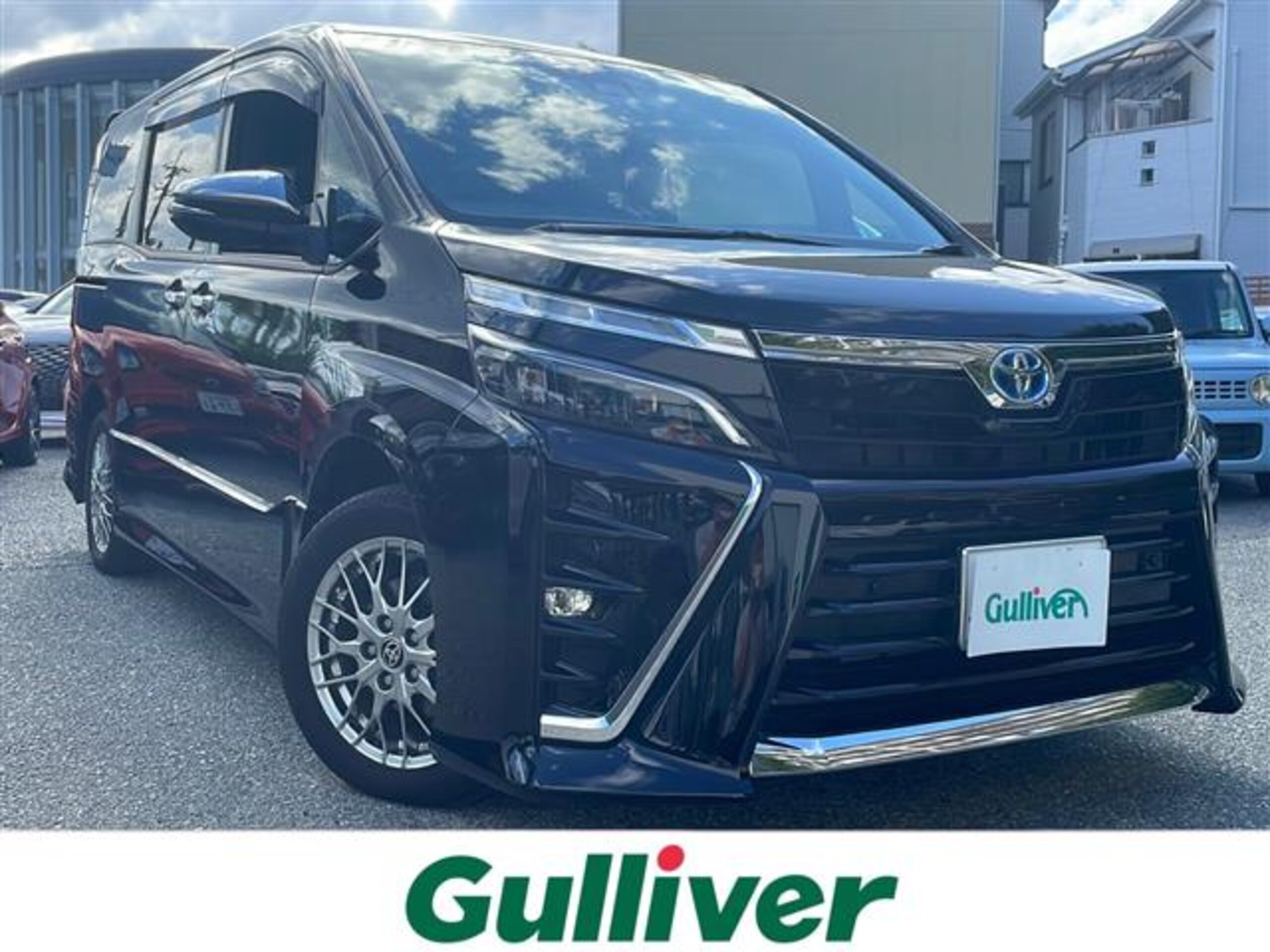 【おすすめ入庫車両のご紹介】トヨタ ヴォクシー 1.8 ハイブリッド ZS 煌III（2020年式)