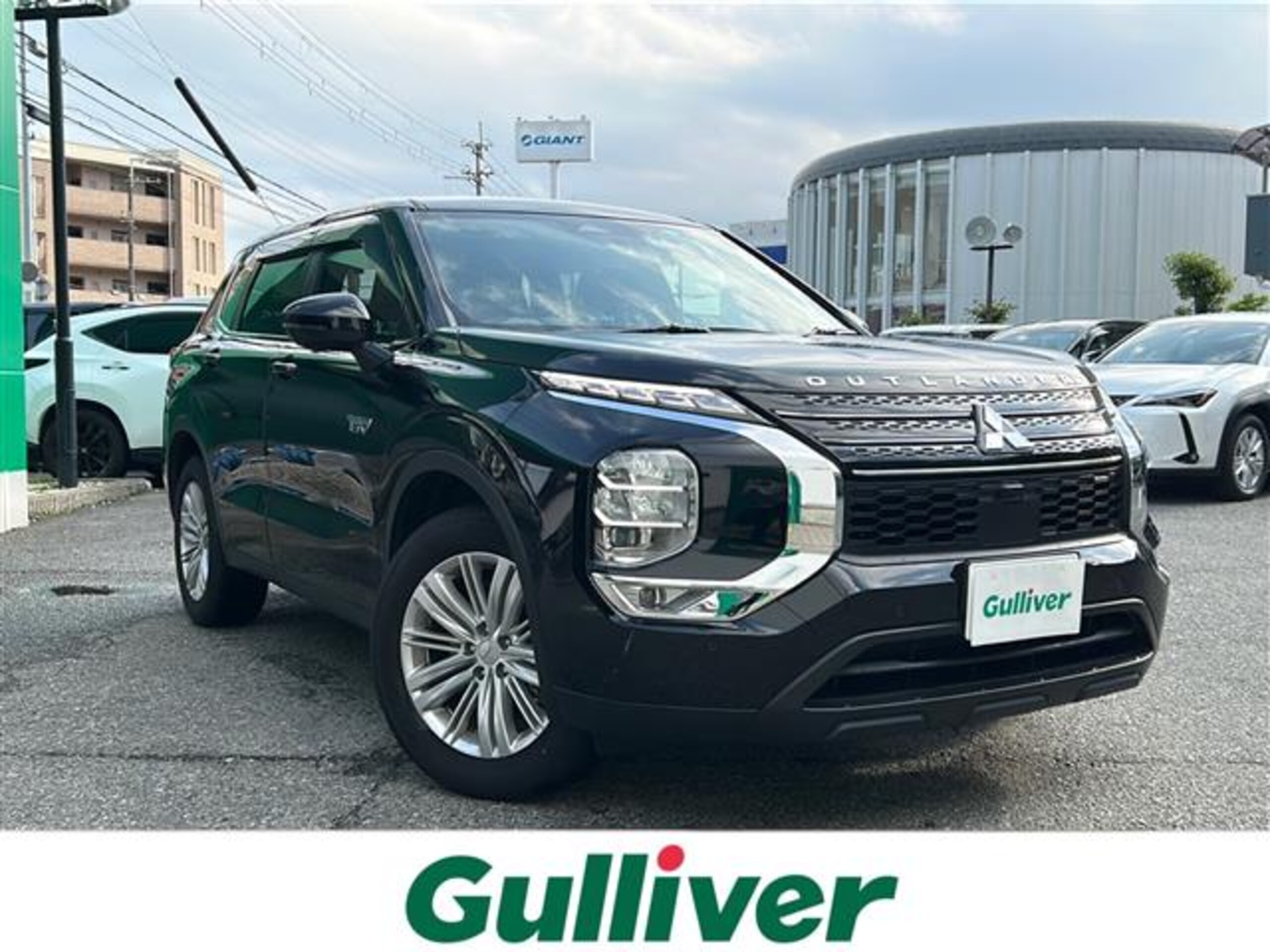 【おすすめ入庫車両のご紹介】三菱 アウトランダーPHEV M（2023年式／ブラックメタル）