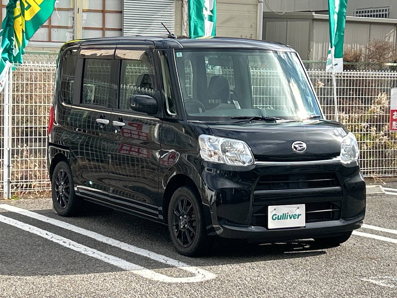 黒が映える、実用派タントという選択