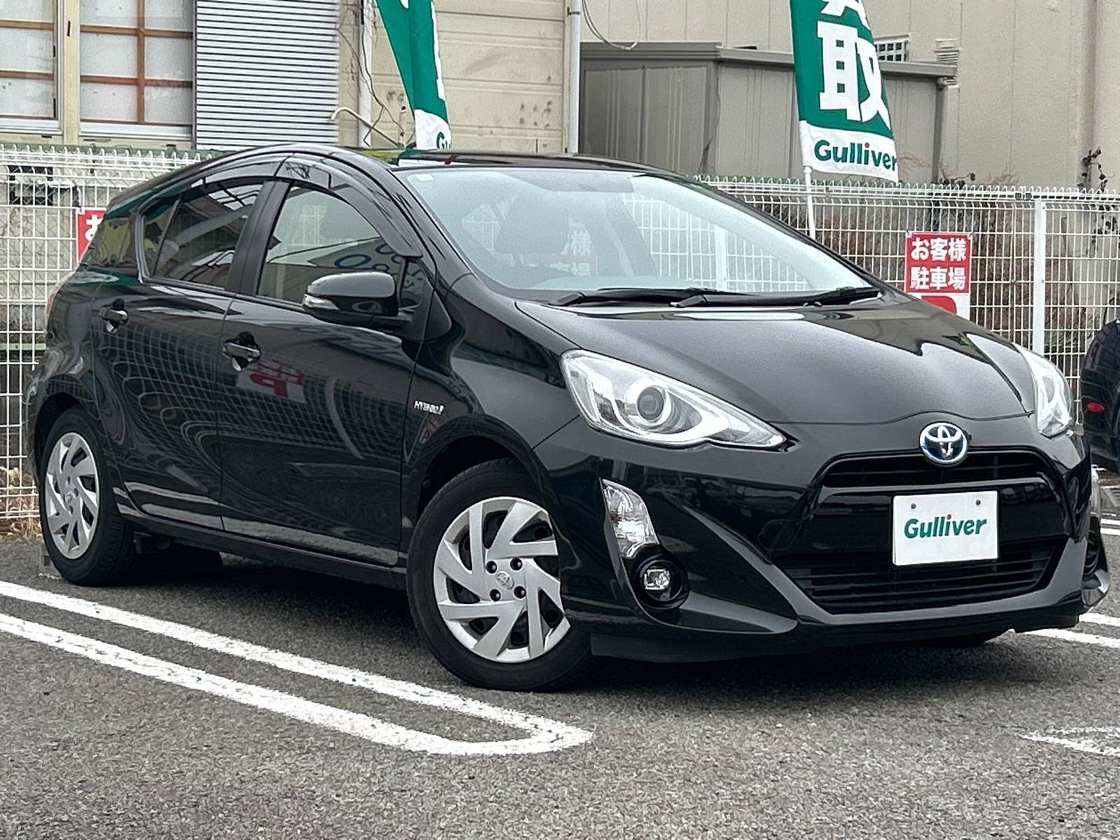 人気車種　アクア！