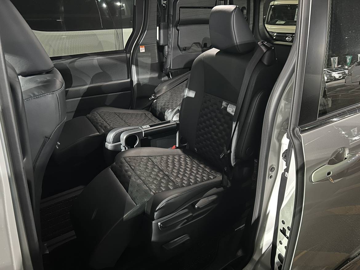 ～ヴォクシーオプション紹介～快適利便パッケージ02