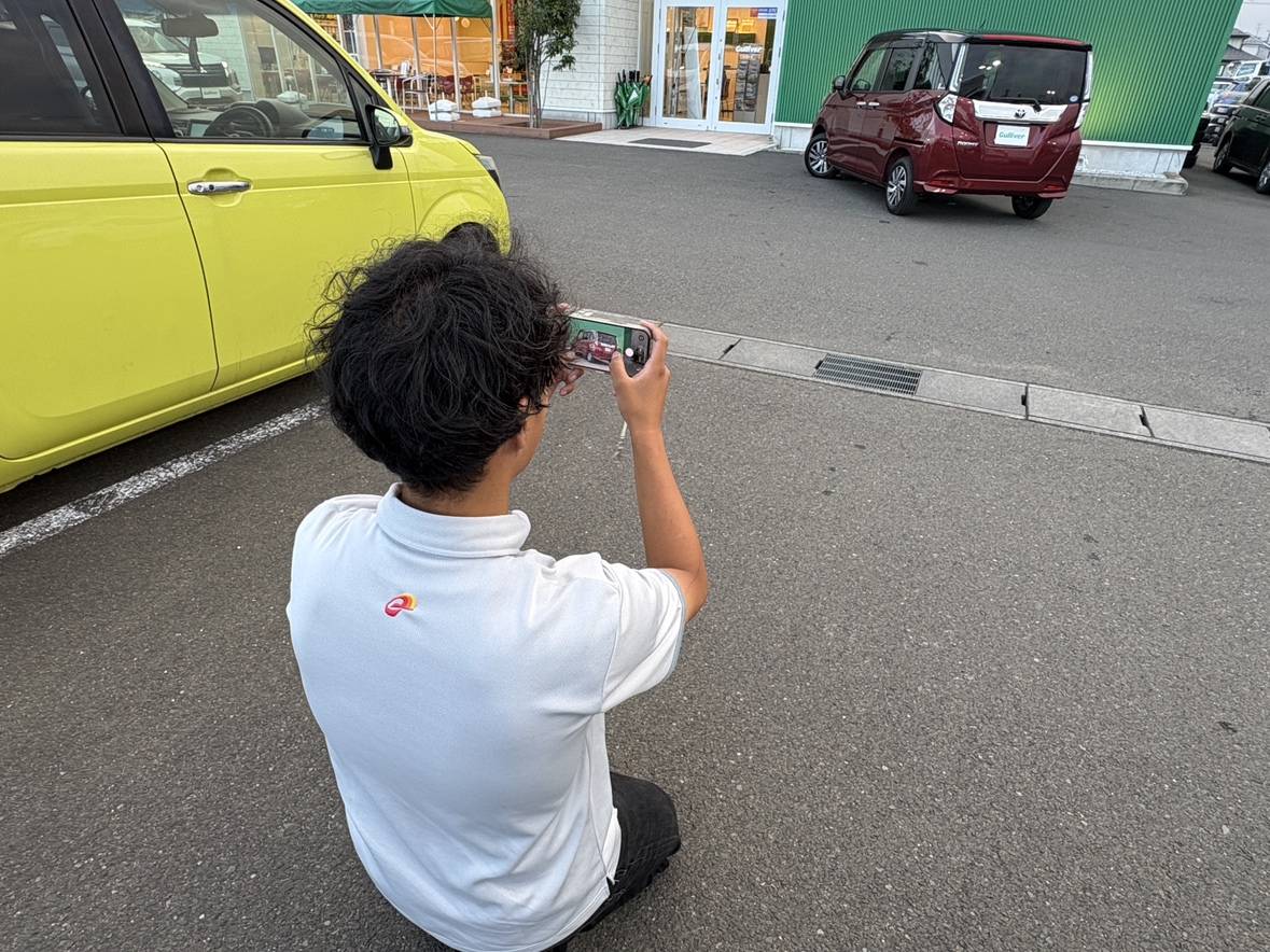 平日の静かな店舗で：新卒スタッフの「写真撮影」武者修行に密着！