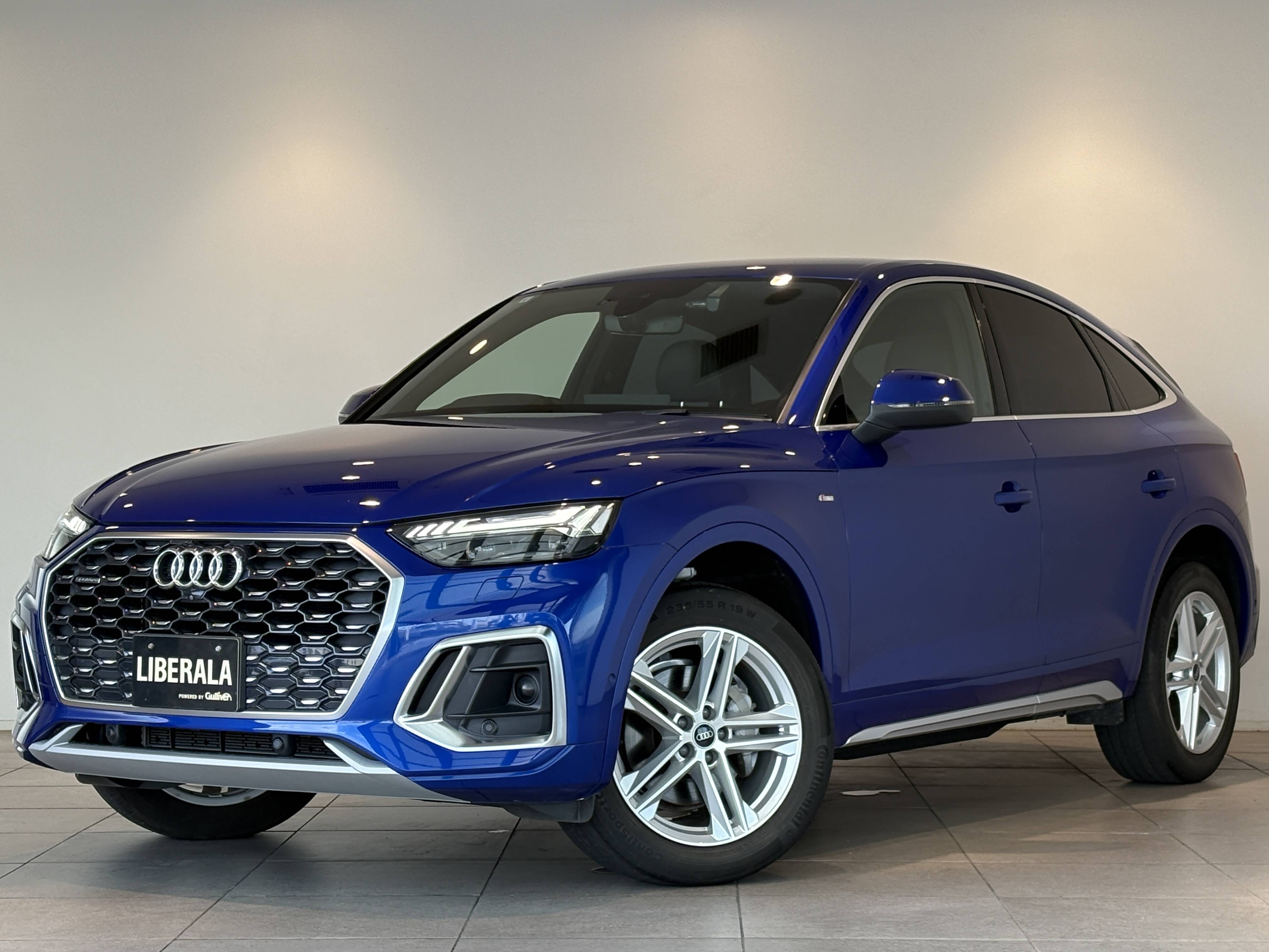 爽やかブルーのアウディQ5入庫しました！