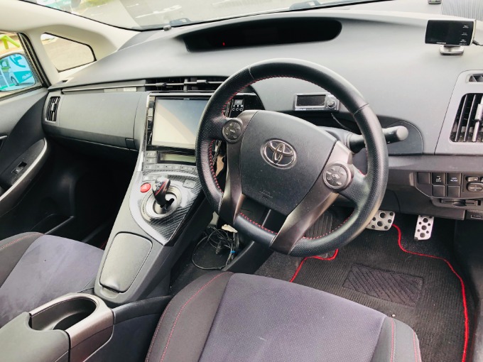 ✴︎☆ H25年式 トヨタ プリウス S ツーリングセレ G’s ☆✴︎02