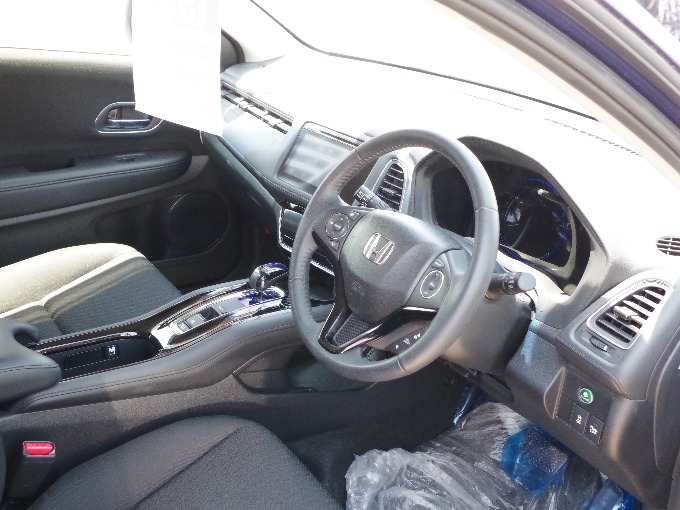 ★☆H27年式 ホンダ ヴェゼル ハイブリッド X 入荷しました！02