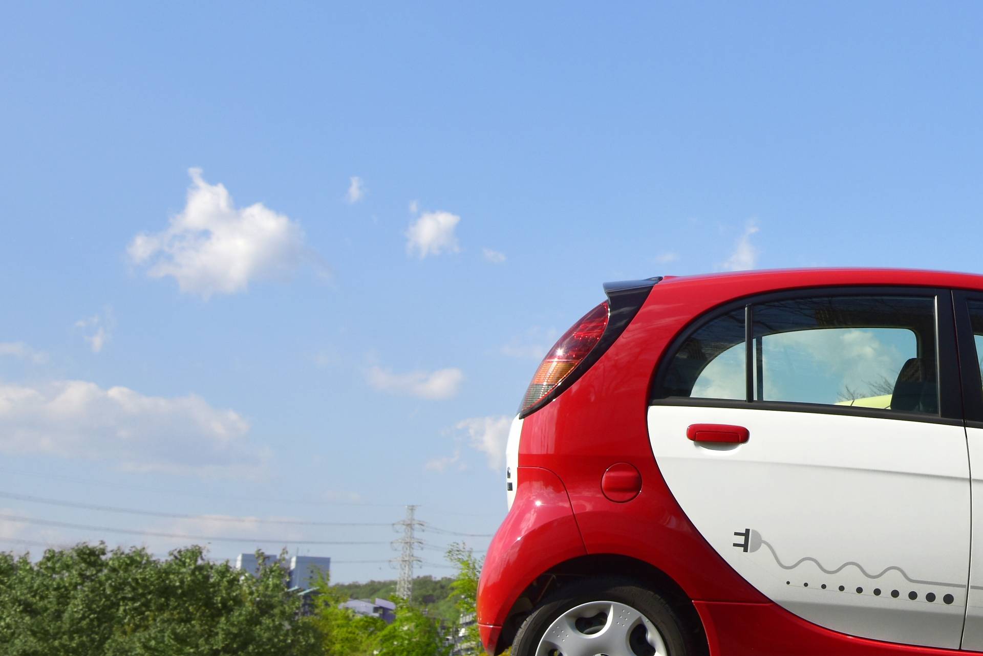 【クルマの雑学】　静電気を防ぐ方法！