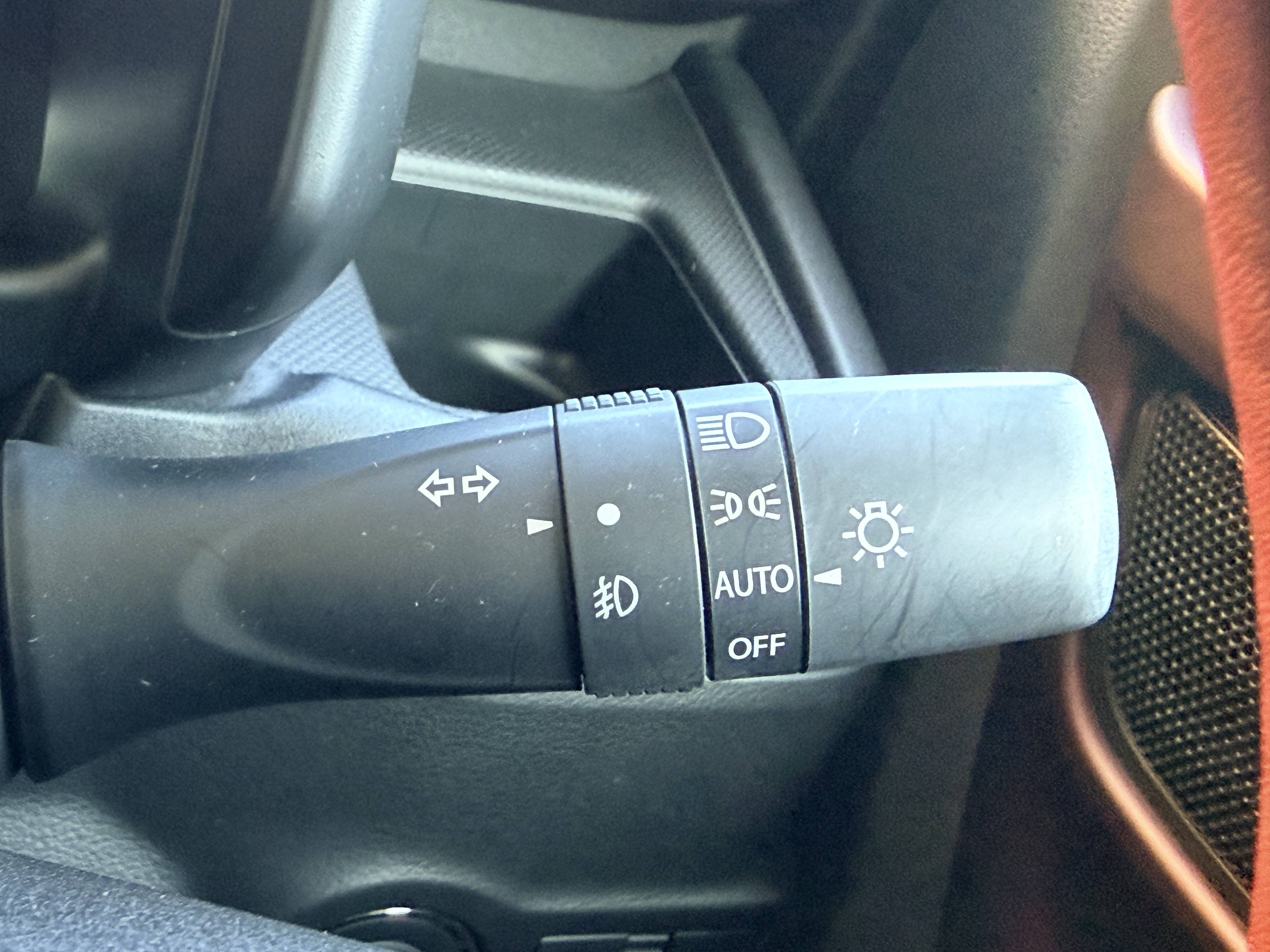 瞬時に点灯！【オートライト機能】で安全走行★