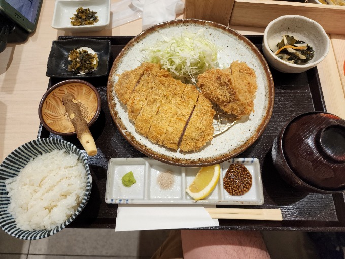 ちょっと豪華なトンカツを食べました！