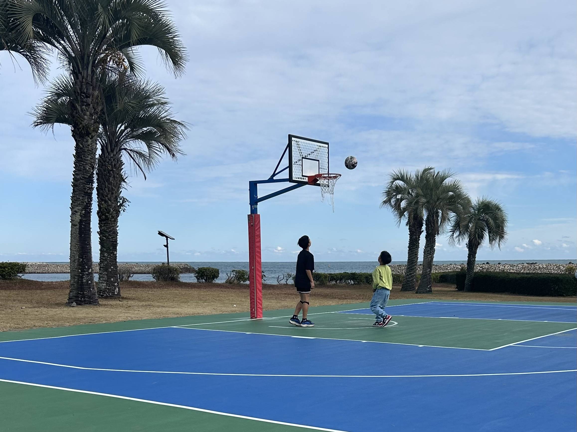 年始から従兄弟とバスケットボールしてきました。