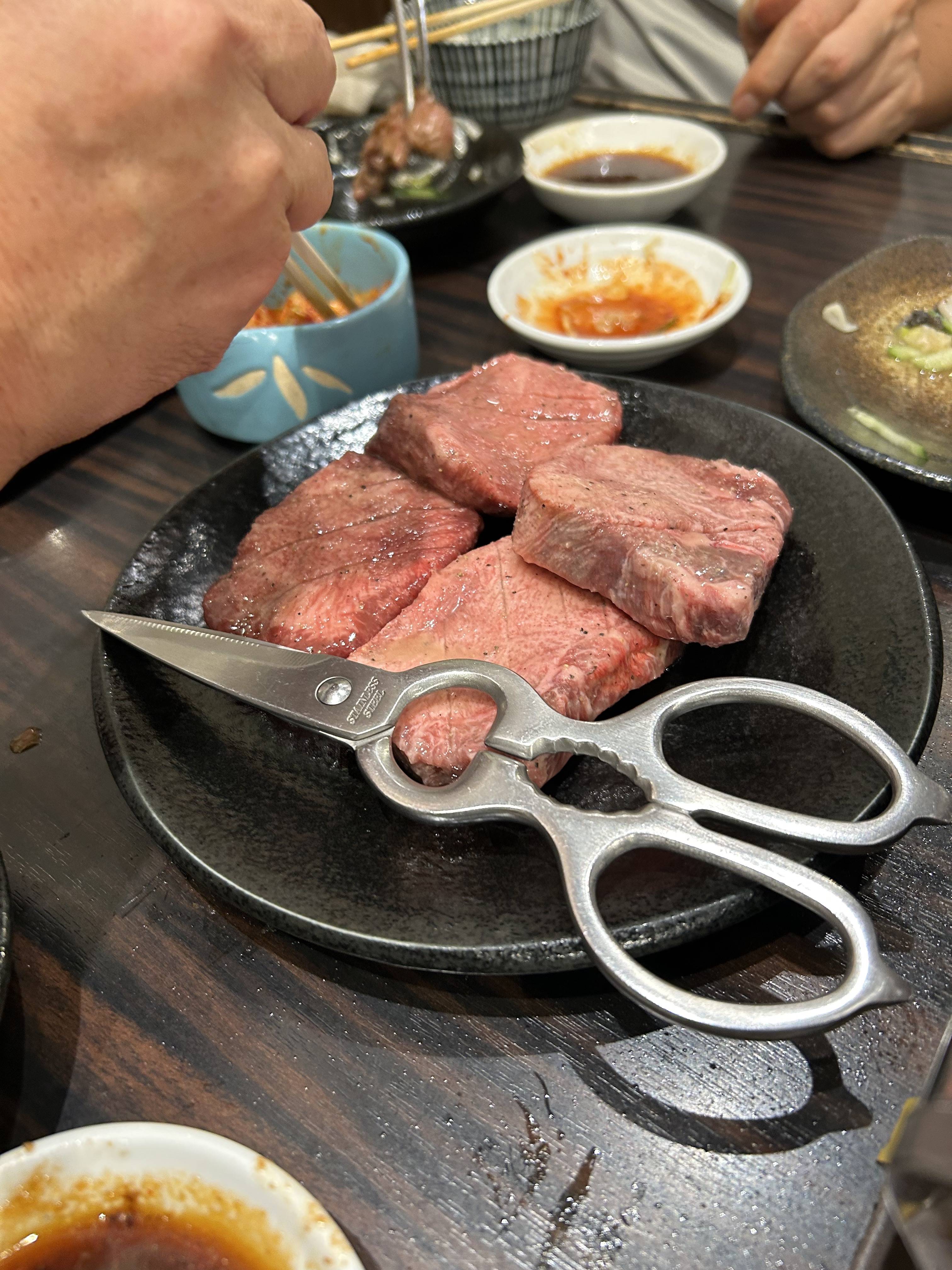 スタッフ皆んなで極上、厚切り牛タンを堪能しました！