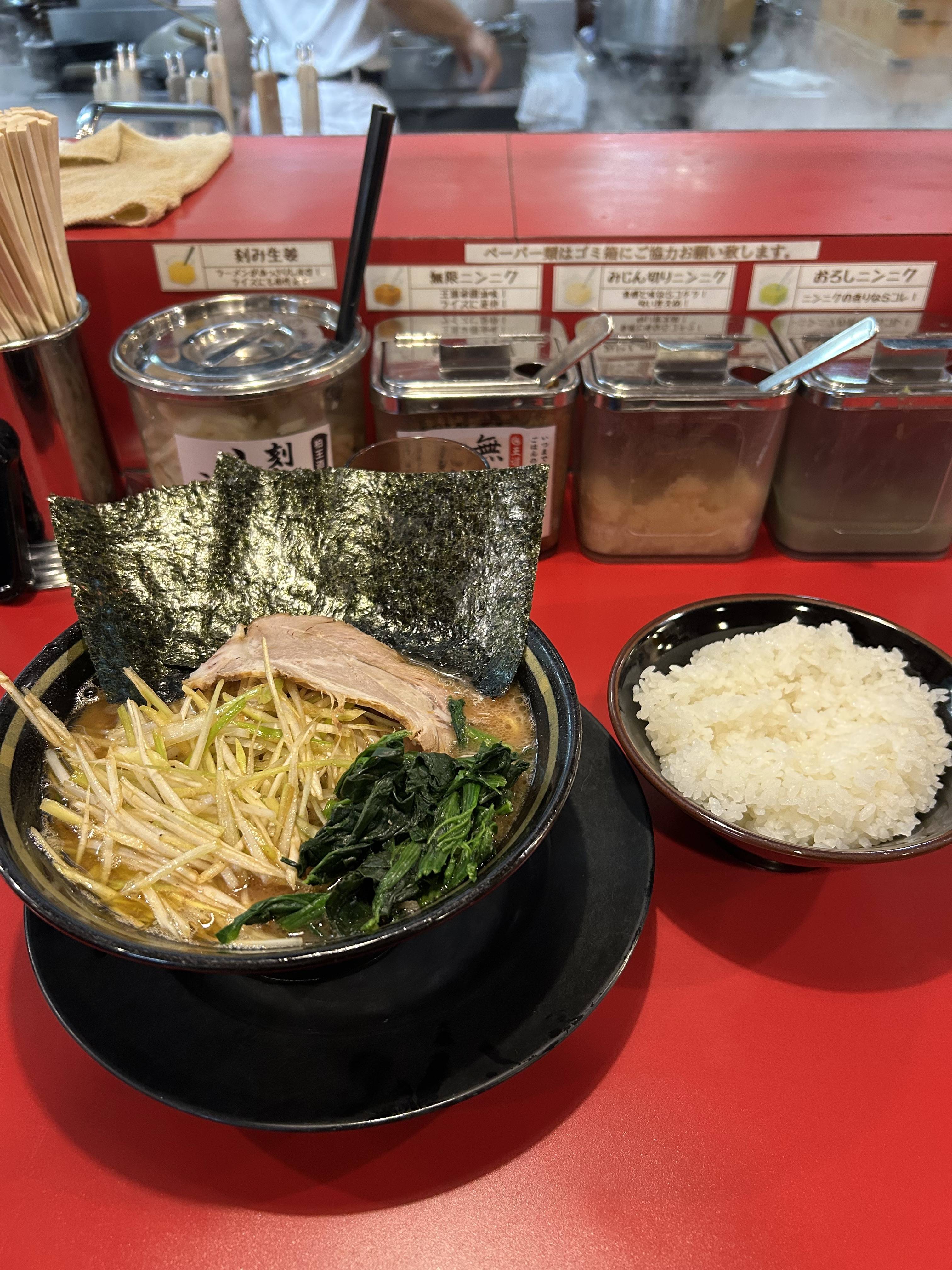 常連のお客様からラーメンをご馳走になりました！　美味しかった！！