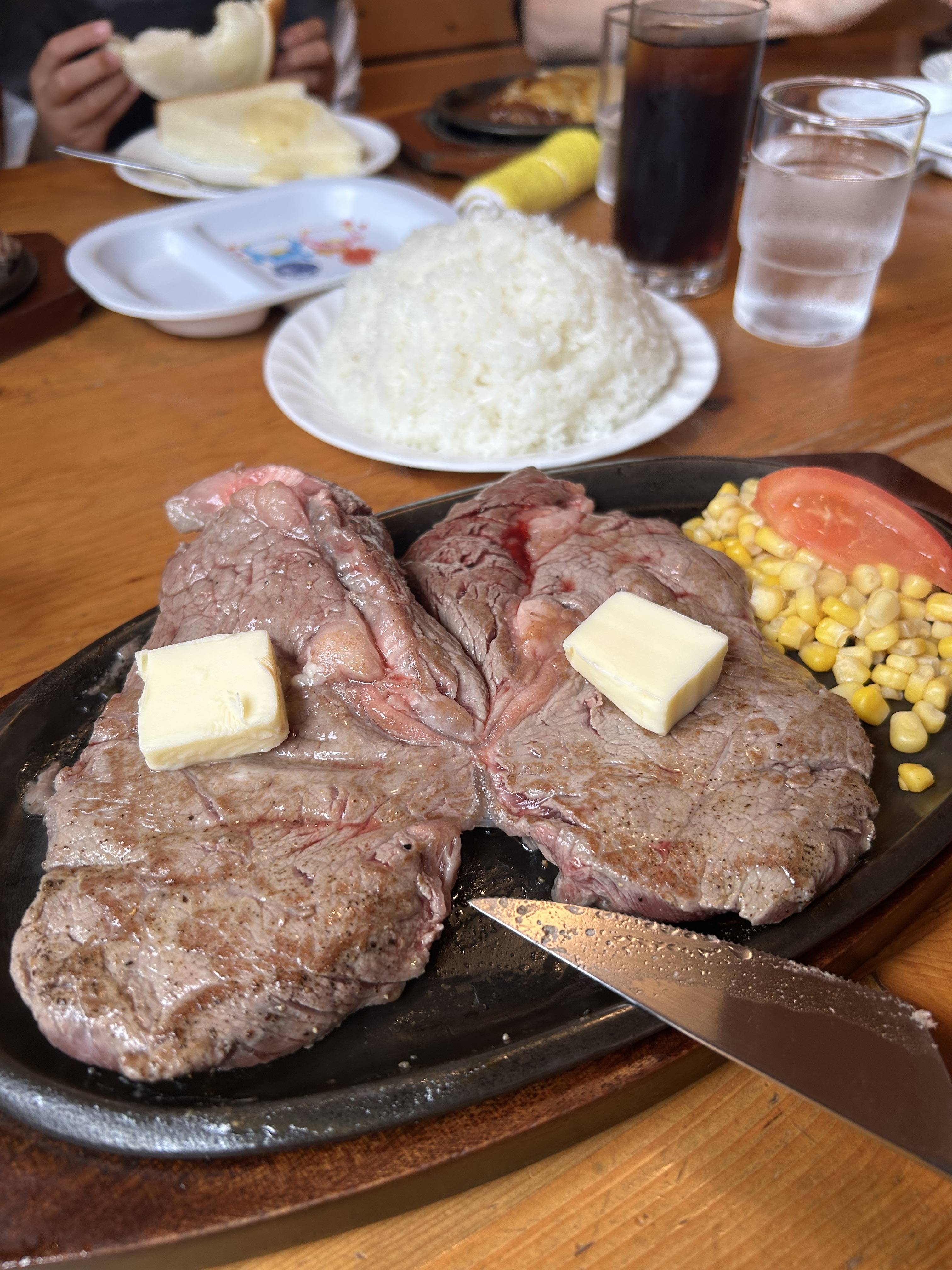 夏バテ対策！？　ステーキ400g 白飯大盛りを食らう！！