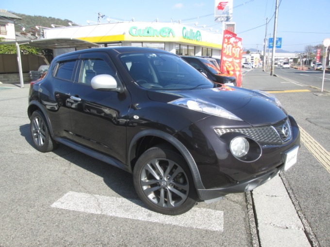 新着情報”日産　ジューク15RXパーソナライズパック”H25年式ナイトベールパープル入庫です！