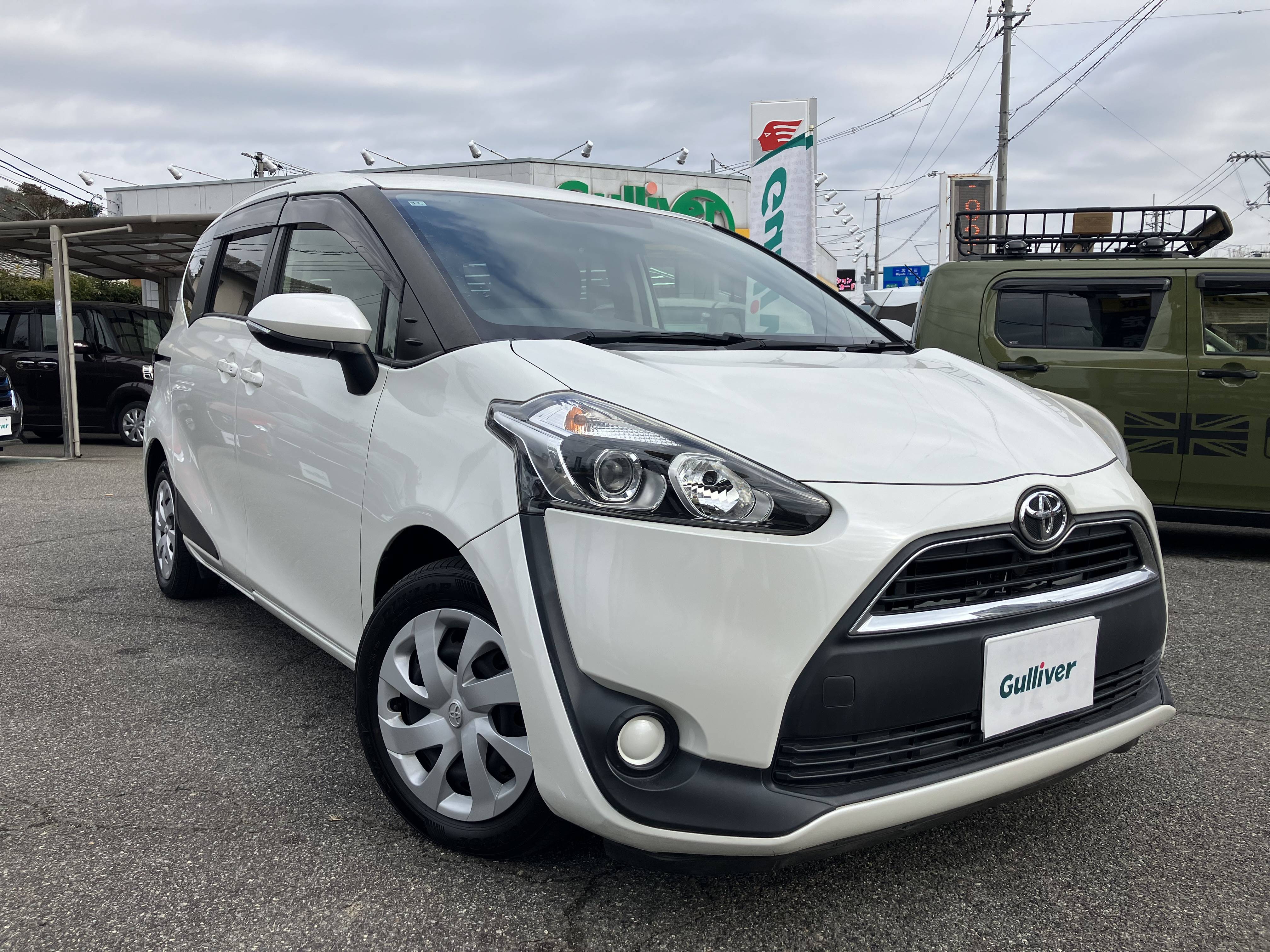 ご購入いただいたシエンタが県外から店舗へ到着しました