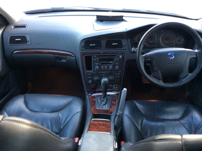 □□ H19 ボルボV70 入庫 □□02