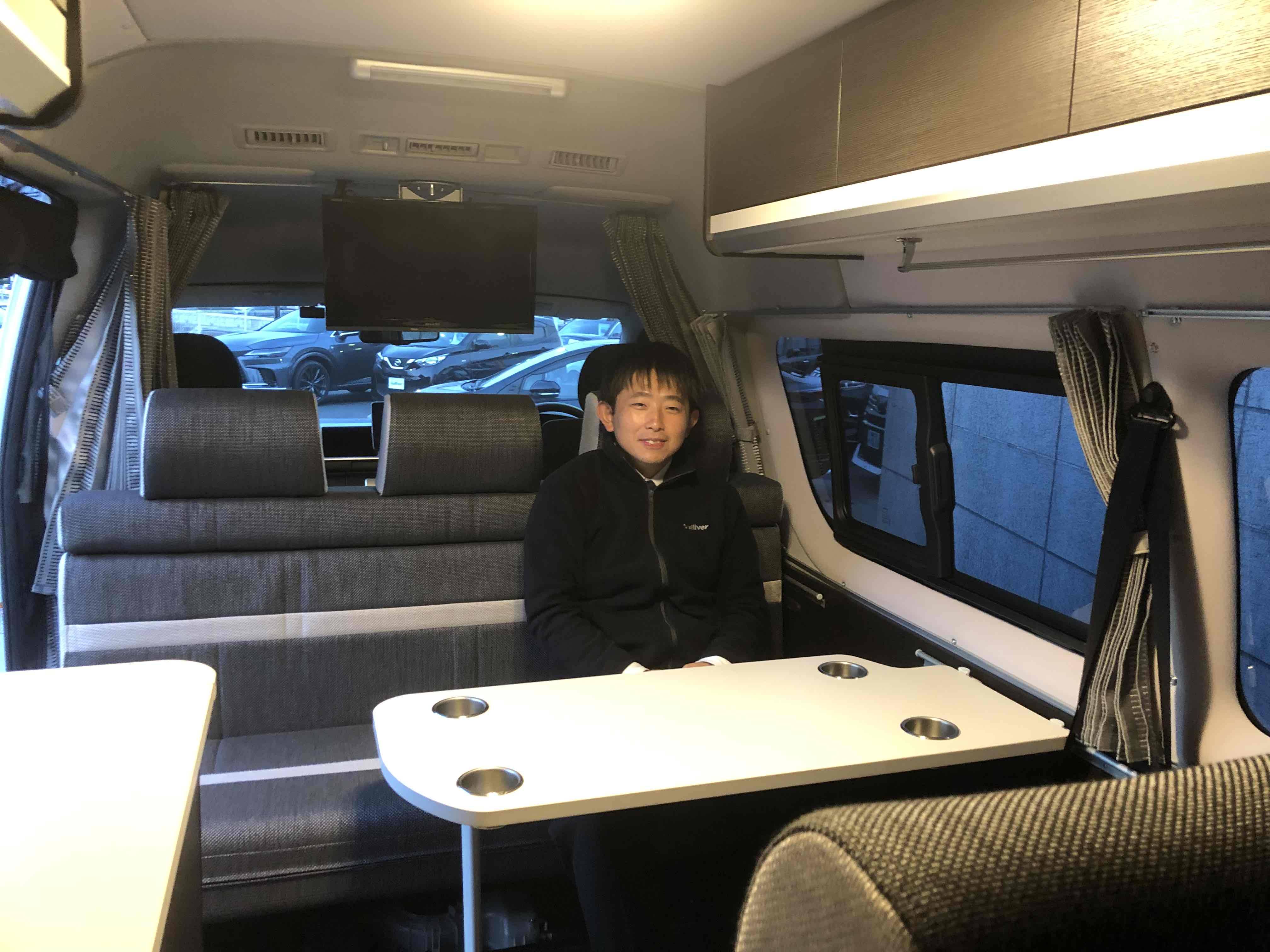 【必見】キャンピングカー入荷　まるでおうち空間！！のんびりリビング感！！　ソファーテーブル編03