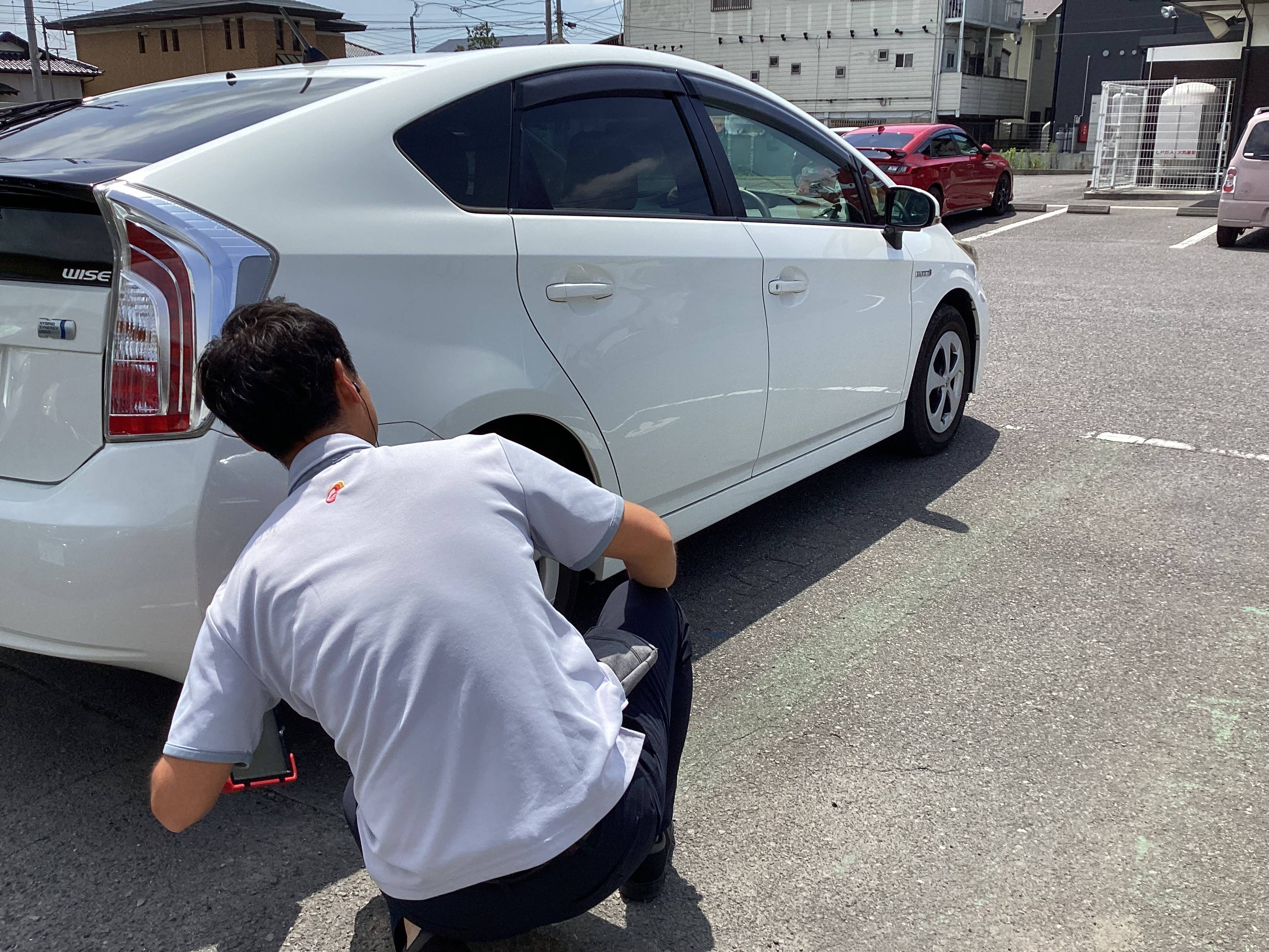 ◇◆◇お客様の愛車、丁寧に査定します◇◆◇02
