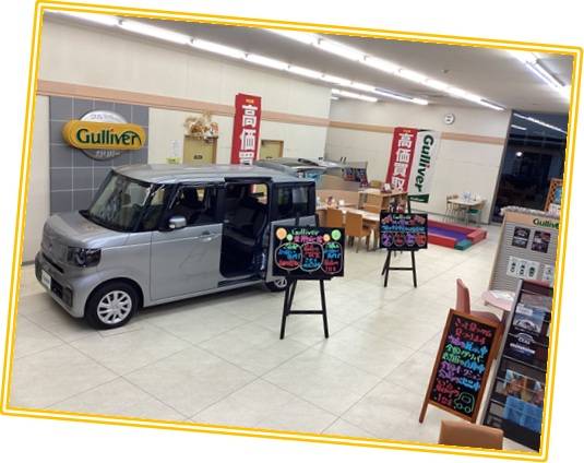 ガリバー吹田千里丘店 “店内にもおすすめ車”